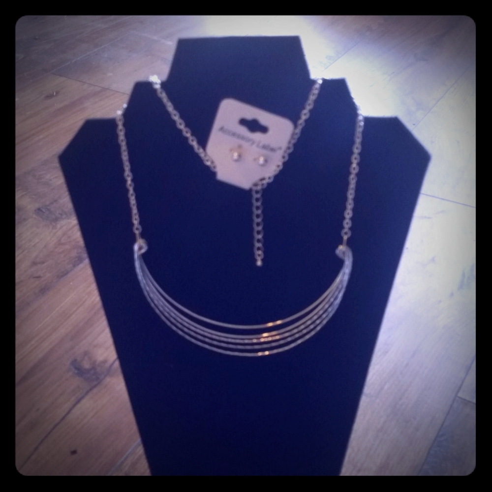 Necklace and earring matching set silver tone